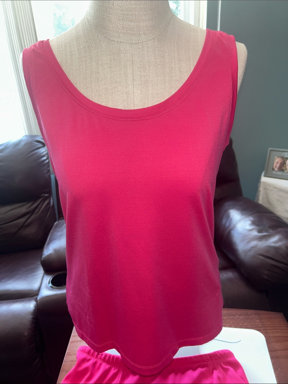 Victor Alfaro - Hot Pink Scoop Neck Tank Top Size Large